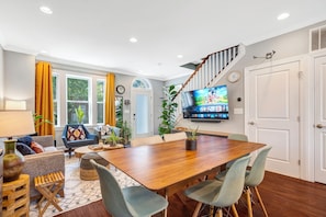 Dining - NEW 4BR Townhouse w Parking for 2, Game Room (Washington)