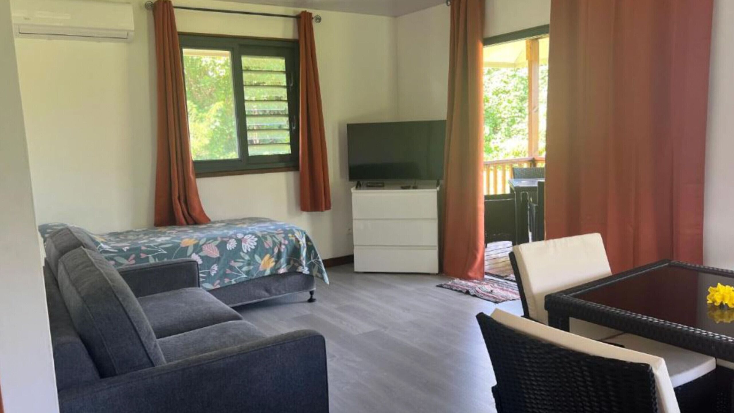 1 camera, Wi-Fi gratuito, lenzuola