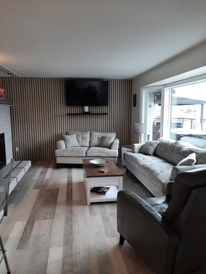 Télévision, cheminée