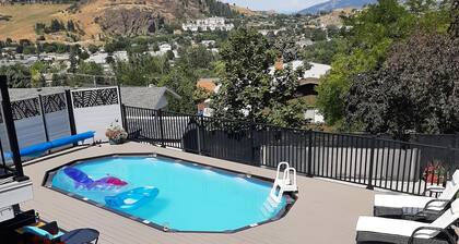 Relax at Reds Retreat