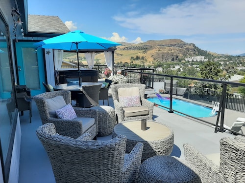 Relax at Reds Retreat on the main (upper) level