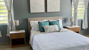 Bureau, rideaux occultants, fer et planche à repasser, Wi-Fi gratuit