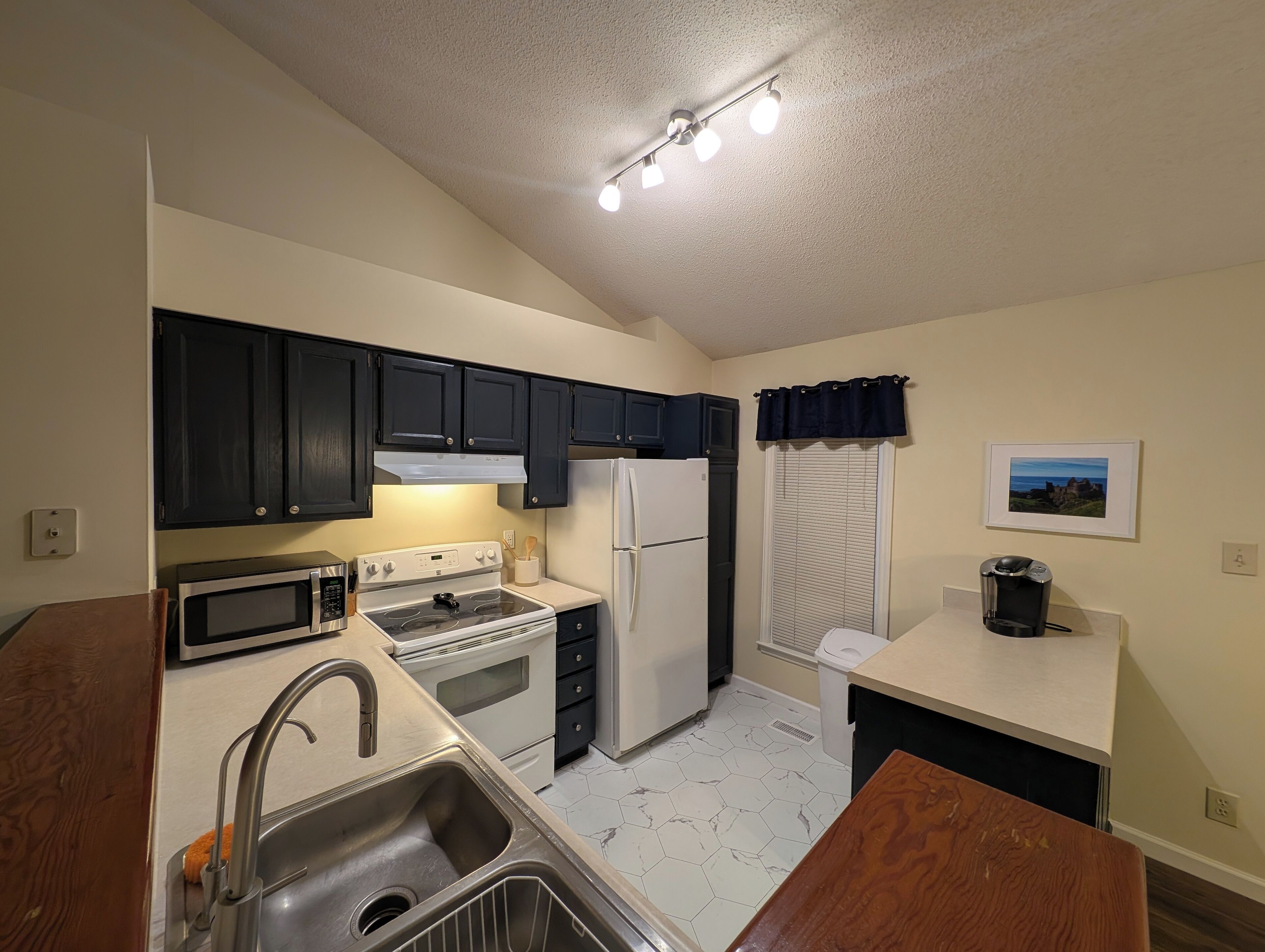 ثلاجة، ميكروويف، فرن، موقد طهي مسطح