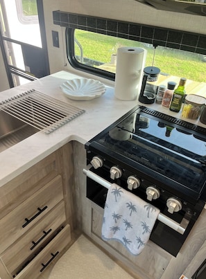 Microwave, oven, stovetop - Cozy 2-bedroom RV in beautiful Jobos with AC (Jobos)
