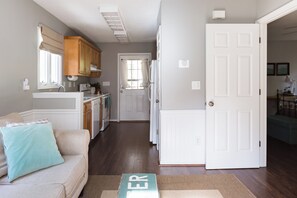 TV - Explore the Woods from a Quiet Apartment near Sierra Nevada (Arden)