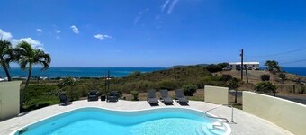 Spacious 6-bedroom villa with AC and large private pool