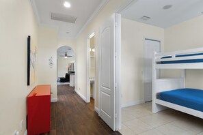 4 bedrooms, free WiFi, bed sheets - 🏖️ 4BR Beach House w/ Heated Spa and Pool (Naples)