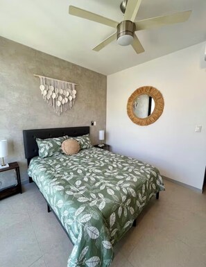 3 bedrooms, in-room safe, iron/ironing board, travel cot