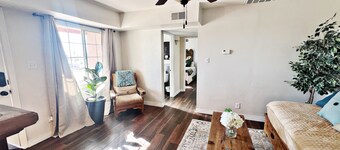 Charming townhome in lovely El Paso with view of the Franklin Mtn's Star