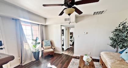 Charming townhome in lovely El Paso with view of the Franklin Mtn's Star