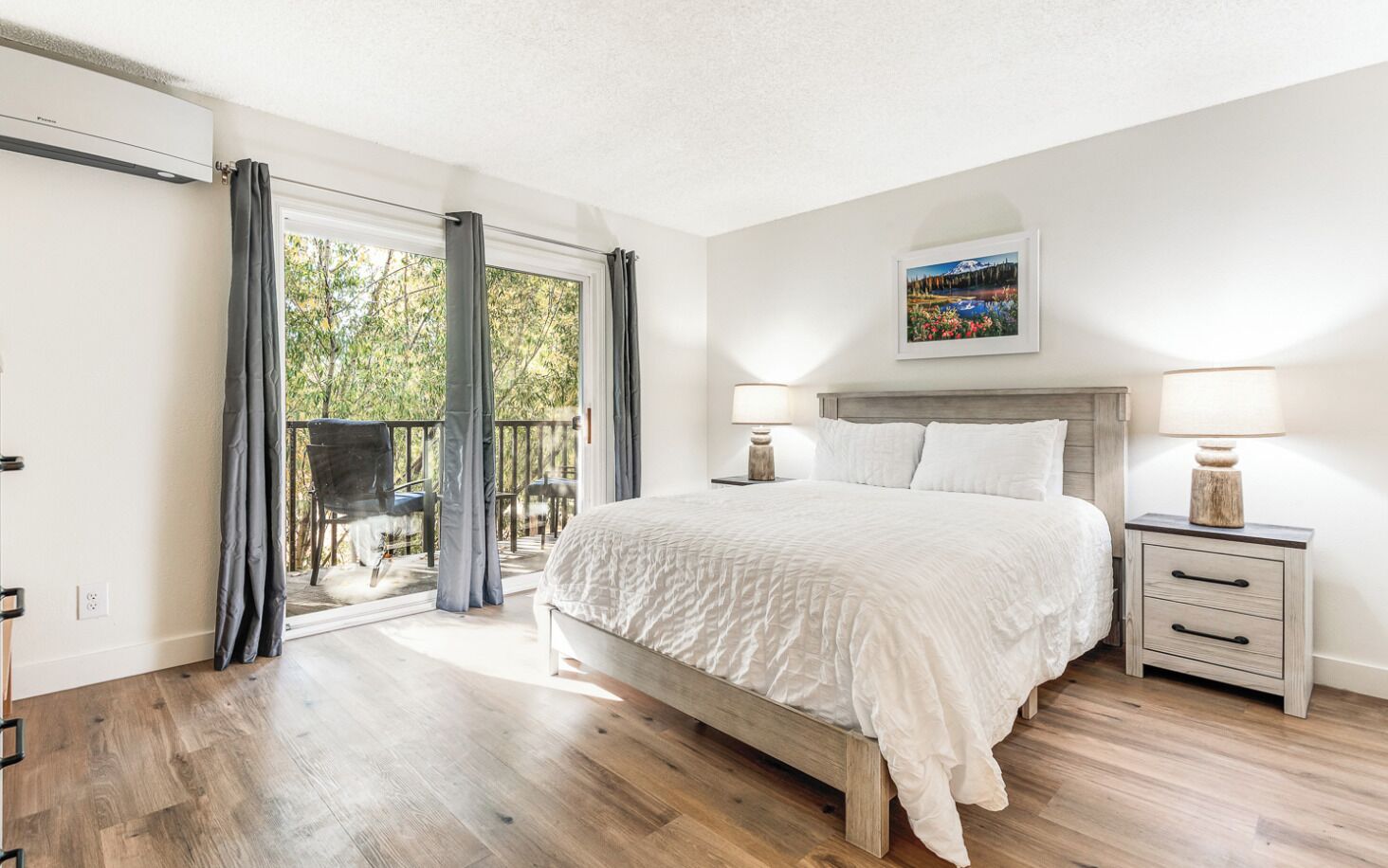 Iron/ironing board, Internet, bed sheets