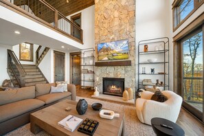 Smart TV, fireplace