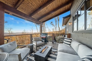 Property grounds - The Screaming Eagle at Eagles Nest - hot tub, views, pool table, fire pit (Banner Elk)
