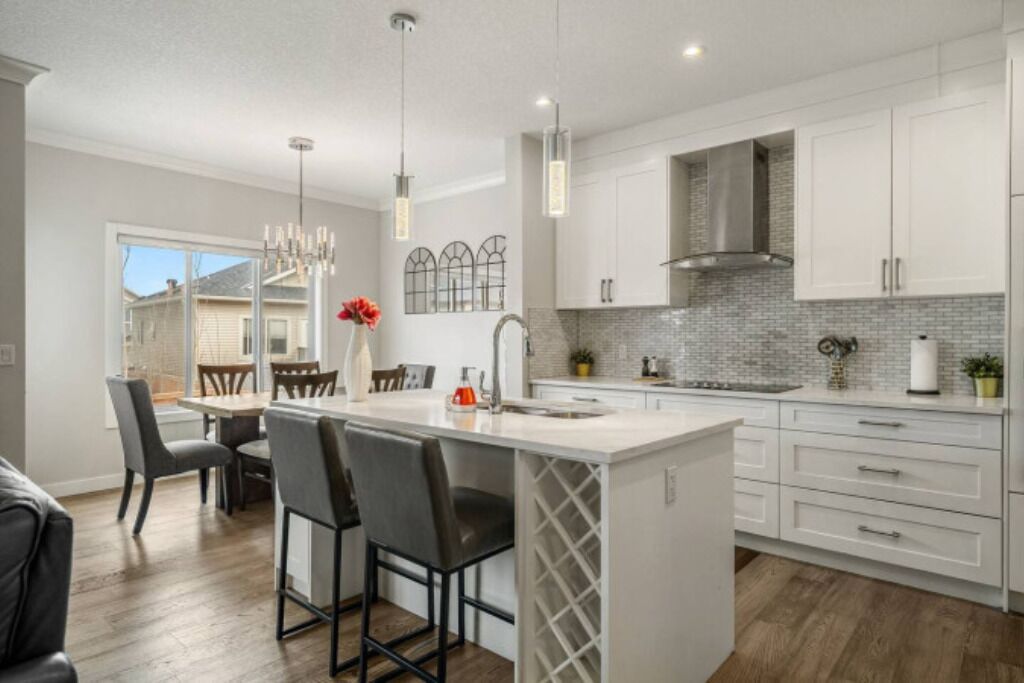 Kylskåp, mikrovågsugn, ugn och spishäll