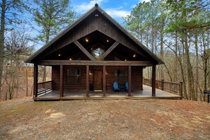 Exterior - 10% Off Member Deal•Walk2Town•Private Creek•Hot Tub•Deck•Fireplaces•King Bed (Broken Bow)