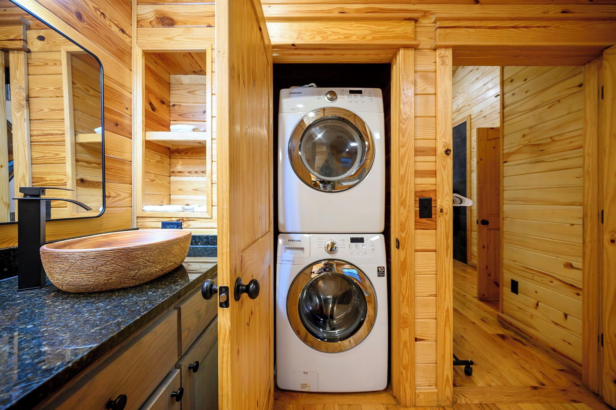 Full size washer and dryer free to use. Starter detergent provided
