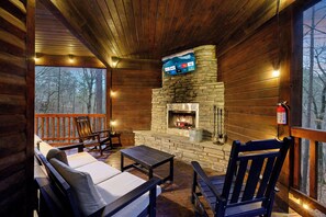 Property grounds - 10% Off Member Deal•Walk2Town•Private Creek•Hot Tub•Deck•Fireplaces•King Bed (Broken Bow)