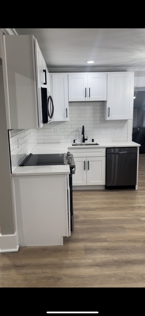 Private kitchen - Serene 2-bedroom house with AC in Sumner (Sumner)