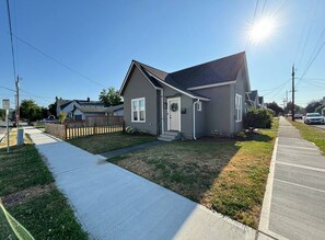 Exterior - Serene 2-bedroom house with AC in Sumner (Sumner)