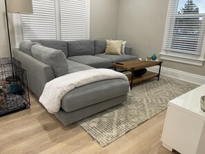 Living area - Serene 2-bedroom house with AC in Sumner (Sumner)