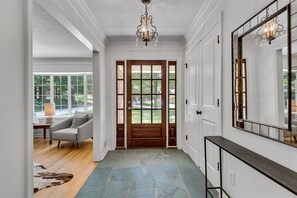 المنشأة من الداخل