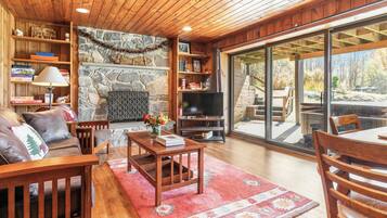 Chalet (4 Bedrooms) | Interior