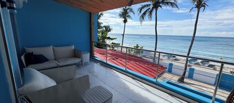 Beachfront 4 bedroom house in charming Guayacanes Juan Dolio with Jacuzzi and AC