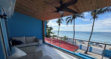 Beachfront 4 bedroom house in charming Guayacanes Juan Dolio with Jacuzzi and AC