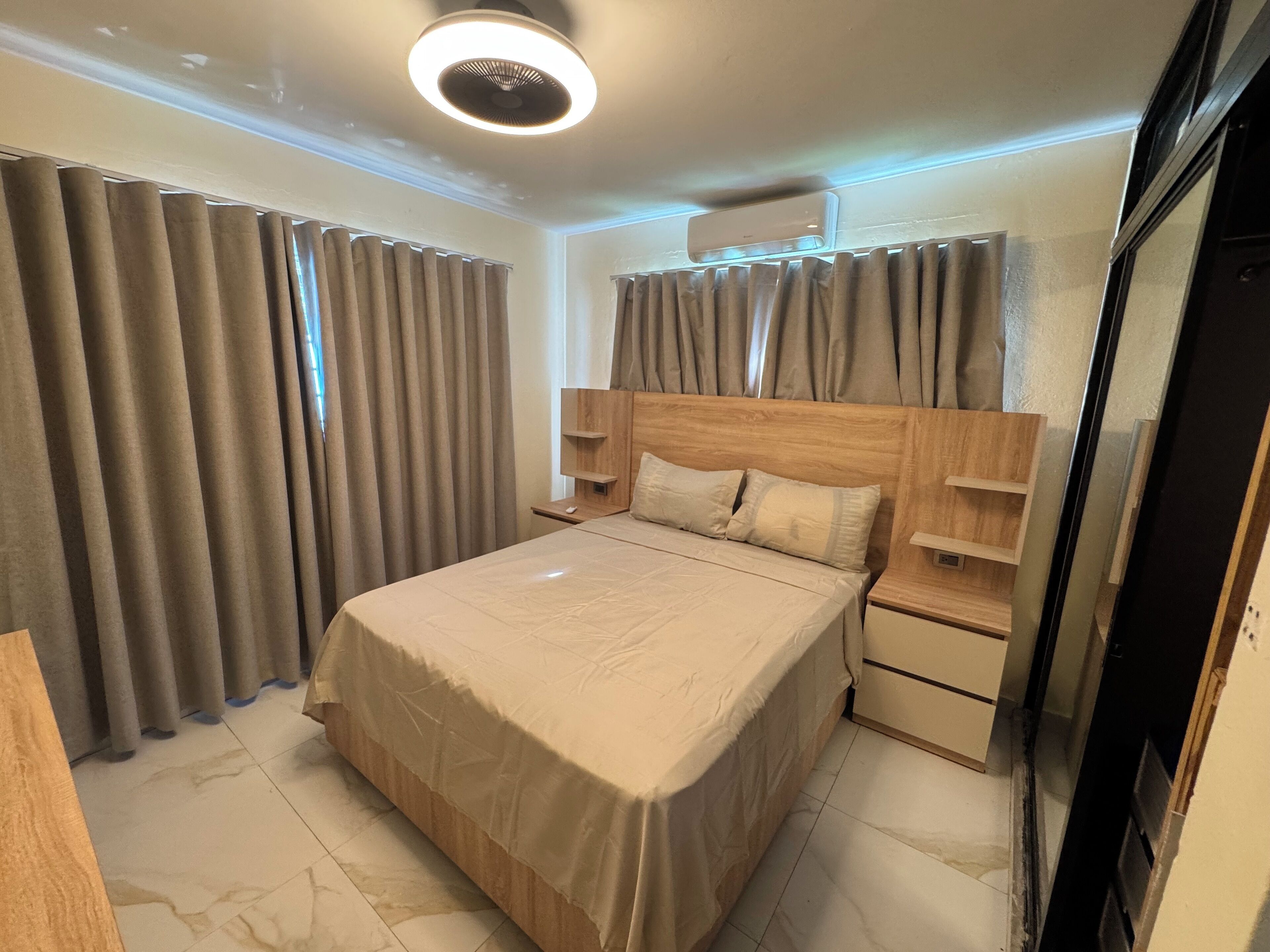 4 habitaciones, tabla de planchar con plancha, wifi y ropa de cama 