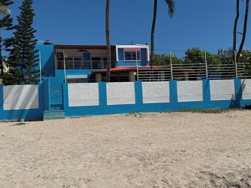 Beachfront 4 bedroom house in charming Guayacanes Juan Dolio with Jacuzzi and AC