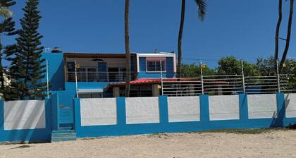 Beachfront 4 bedroom house in charming Guayacanes Juan Dolio with Jacuzzi and AC