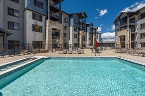 A heated pool - Heart of Canyons Village! Walk to lifts, dining & shopping (Park City)