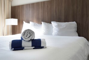 Iron/ironing board, Internet, bed sheets