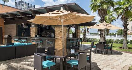 Cozy hotel suite in gorgeous Orlando with AC, fitness room