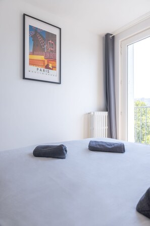 Iron/ironing board, Internet, bed sheets - Beautiful Apartment with panoramic view on park (Paris)