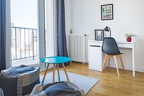 Interior - Beautiful Apartment with panoramic view on park (Paris)