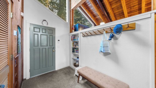 Hot Tub, Sauna & Forest Views in Tahoe Donner Cedar Summit by Avantstay