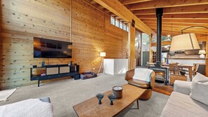 House (4 Bedrooms) | Interior - Hot Tub, Sauna & Forest Views in Tahoe Donner Cedar Summit by Avantstay (Truckee)