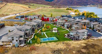 Lakeside Retreat • Lake View • Hot Tub • Snowbasin