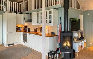 ثلاجة، غسالة أطباق، ماكينة لصنع القهوة/الشاي