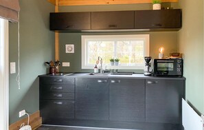 Frigorifero, piano cottura, macchina per tè/caffè