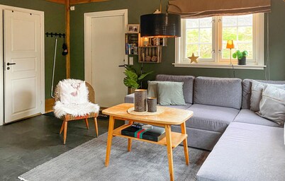 2 bedroom cozy home in Straumgjerde