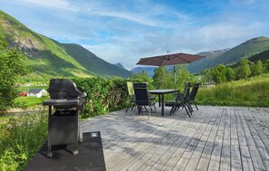 Outdoor dining - Beautiful home in Vistdal with WiFi (Vistdal)