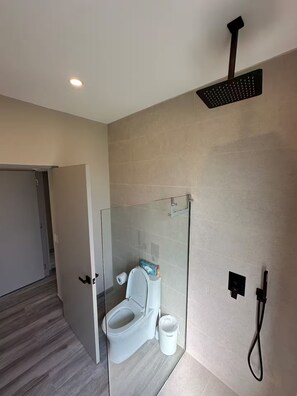 Shower, towels, soap, toilet paper - Barca 6, Luxury Lakeview Villa • Beautiful Beach Surf and Nature ideal to relax (Quebrada Amarilla)