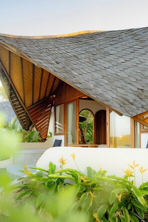 Vista frontal de la propiedad