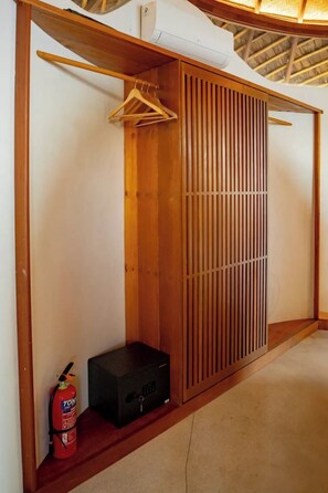 Vil·la nupcial, 1 dormitori, vistes a l'oceà | Sala d'estar | Televisor intel·ligent de 32 cm amb canals per cable 