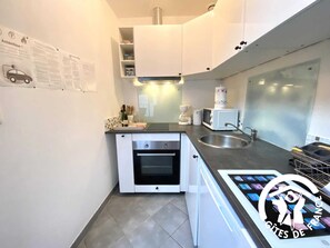 Fridge, microwave - Le Pont Vieux - VILLENEUVE MINERVOIS (VILLENEUVE MINERVOIS)