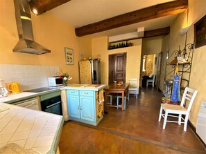 Réfrigérateur, micro-ondes, four, lave-vaisselle