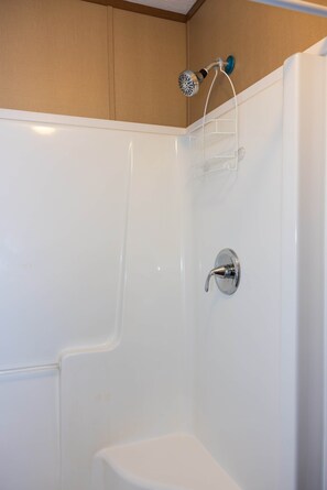 Dusche, Handtücher, Seife, Toilettenpapier
