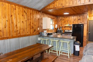 Fridge, microwave, oven, stovetop - Homestead Cabin at Gap Creek Cabins (Scott County)
